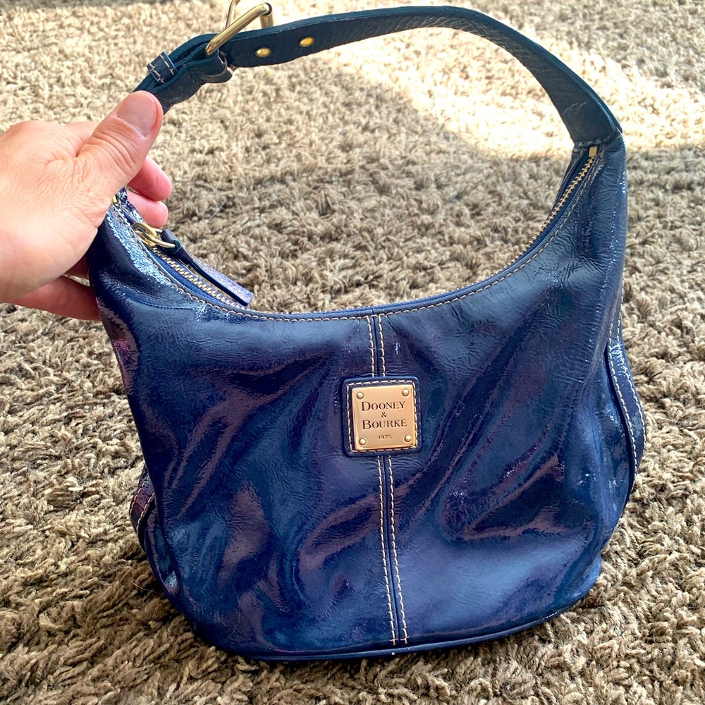 SALE! Authentic Dooney & Bourke handbag.